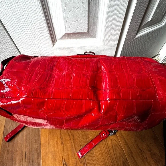 Vintage Guess One of their Iconic Leather Like Croc Print Bags - Picture 10 of 16